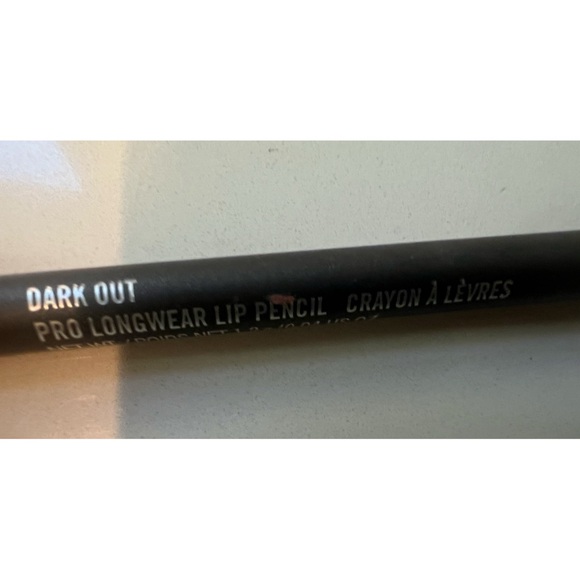 MAC Lip Liner in Dark Out - Picture 3 of 3